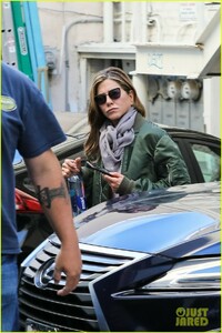 jennifer-aniston-spends-the-day-at-a-spa-02.thumb.jpg.6ebaa39f980d7ac5d1b710392a74dd32.jpg