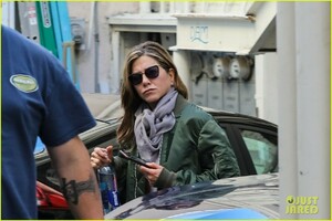 jennifer-aniston-spends-the-day-at-a-spa-03.thumb.jpg.af41d7a1832f30f12cc1aa6d0b6667af.jpg