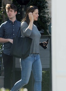 jennifer-garner-blue-ribbon-sushi-in-la-01-27-2019-2.jpg