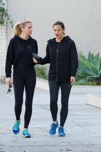 jennifer-garner-in-tights-leaves-the-gym-in-brentwood-01-19-2019-9.jpg