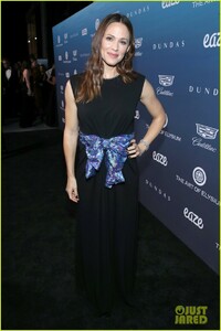 jennifer-garner-joins-josh-duhamel-art-of-elysium-event-03.jpg