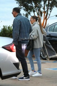 jennifer-lopez-at-nobu-in-malibu-01-05-2019-5.jpg