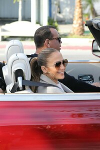 jennifer-lopez-leaves-soho-house-in-malibu-12-30-2018-1.jpg