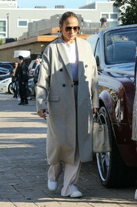 jennifer-lopez-leaves-soho-house-in-malibu-12-30-2018-3.jpg
