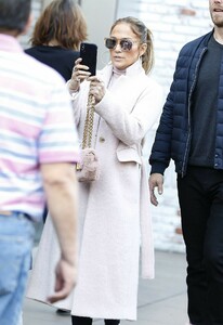 jennifer-lopez-shopping-at-the-grove-in-los-angeles-01-08-2019-3.jpg