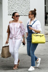 jennifer-lopez-street-style-01-27-2019-5.jpg