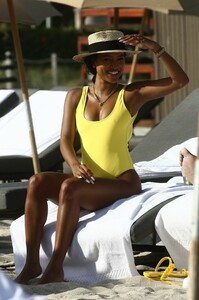 karrueche-tran-in-swimsuit-on-the-beach-in-miami-01-03-2019-11.jpg