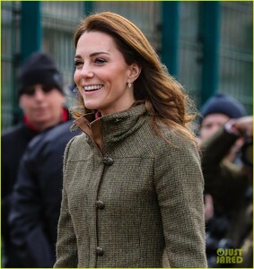 kate-middleton-isnt-sure-if-the-queen-eats-pizza-03.jpg