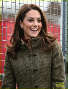 kate-middleton-isnt-sure-if-the-queen-eats-pizza-06.jpg