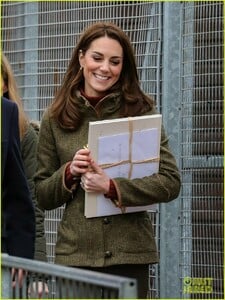 kate-middleton-isnt-sure-if-the-queen-eats-pizza-07.jpg