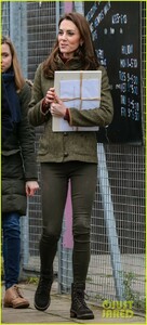 kate-middleton-isnt-sure-if-the-queen-eats-pizza-08.jpg