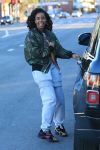 kelly-rowland-street-style-01-01-2019-5.jpg