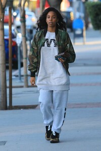 kelly-rowland-street-style-01-01-2019-6.jpg