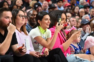kendall-jenner-at-76ers-vs-thunder-game-in-philadelphia-01-19-2019-0.jpg