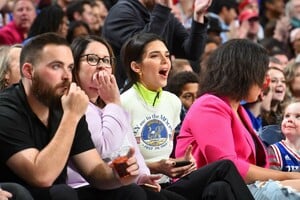 kendall-jenner-at-76ers-vs-thunder-game-in-philadelphia-01-19-2019-5.jpg