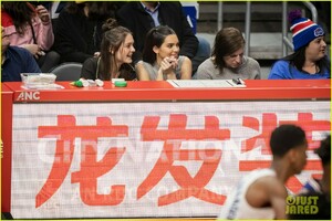 kendall-jenner-girls-night-clippers-game-02.jpg