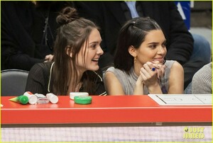 kendall-jenner-girls-night-clippers-game-05.jpg