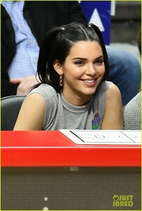 kendall-jenner-girls-night-clippers-game-06.jpg