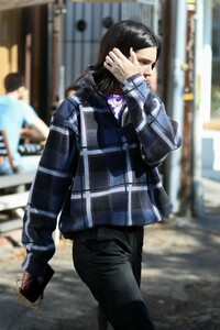 kendall-jenner-outside-alfred-s-in-west-hollywood-12-31-2018-0.jpg