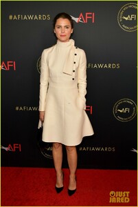 keri-russell-matthew-rhys-afi-awards-05.jpg