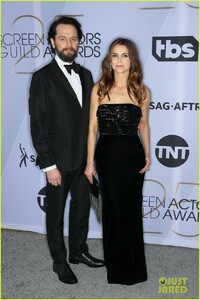 keri-russell-matthew-rhys-bring-the-americans-to-sag-awards-02.jpg