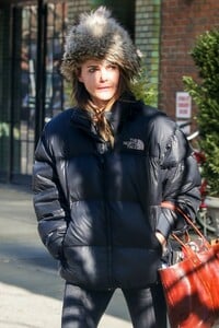 keri-russell-winter-street-style-01-22-2019-1.jpg