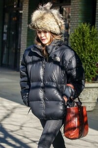 keri-russell-winter-street-style-01-22-2019-2.jpg