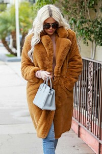 khloe-kardashian-street-style-01-07-2019-8.jpg