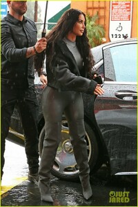 kim-kardashian-shows-figure-in-catsuit-for-lunch-02.jpg