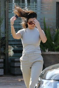 kourtney-kardashian-in-chic-outfit-01-27-2019-7.jpg