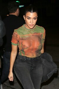 kourtney-kardashian-night-out-style-01-29-2019-3.jpg