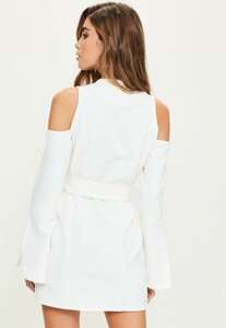 krepp-minikleid-mit-tiefem-v-ausschnitt-und-freien-schultern-in-wei.jpg
