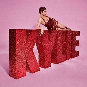 kylie-jenner-valentine-s-collection-campaign-of-her-own-brand-kylie-cosmetics-2.jpg