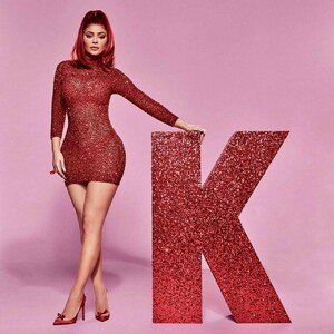 kylie-jenner-valentine-s-collection-campaign-of-her-own-brand-kylie-cosmetics-4.jpg