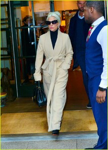 lady-gaga-keeps-it-chic-and-sophisticated-in-long-beige-coat-01.jpg
