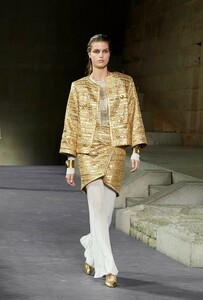 le-defile-chanel-metiers-d039art-2019-photo-3.thumb.jpg.4b42a3e00b68d144f99472cf86c0a0d5.jpg