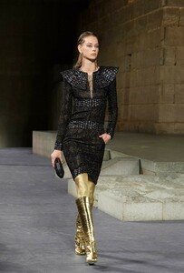 le-defile-chanel-metiers-d039art-2019-photo-30.thumb.jpg.995d1ce701f8f3b97b15603cc86393fd.jpg