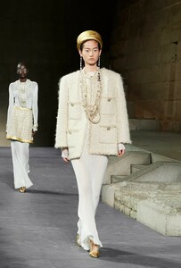 le-defile-chanel-metiers-d039art-2019-photo-4.thumb.jpg.6d19993210035876d6ca9b58cd8307b5.jpg