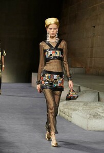 le-defile-chanel-metiers-d039art-2019-photo-80.thumb.jpg.da8947399563ee49ede251721bbc734c.jpg