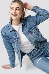 levis_ex_boyfriend_trucker_soft_jacket_blue_1108-000087-0696_01a.jpg