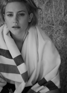 lili-reinhart-teen-vogue-october-2018-2.jpg