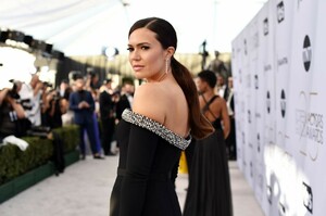 mandy-moore-2019-sag-awards-7.jpg