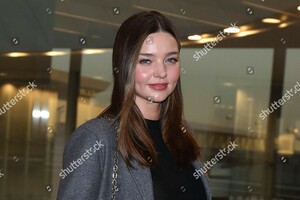 miranda-kerr-at-narita-international-airport-japan-shutterstock-editorial-10052242r.thumb.jpg.e78a3c4b4a37f93da4166a2d045199df.jpg