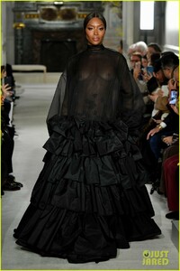 naomi-campbell-sheer-gown-valentino-show-08.jpg