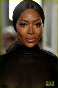 naomi-campbell-sheer-gown-valentino-show-11.jpg