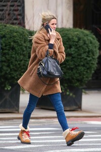 nicky-hilton-winter-street-style-new-york-city-01-09-2019-5.jpg