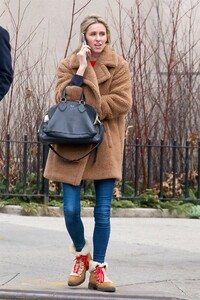 nicky-hilton-winter-street-style-new-york-city-01-09-2019-6.jpg