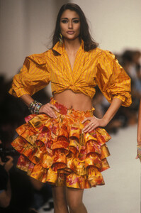 oscar-de-la-renta-ss-1992-4.thumb.jpg.729d55101ec819d81d702a75426a85d1.jpg