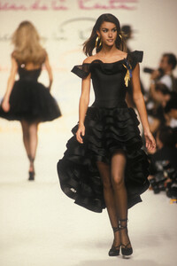 oscar-de-la-renta-ss-1992-8.thumb.jpg.35e554096716a3a641d5ca49d943f88d.jpg