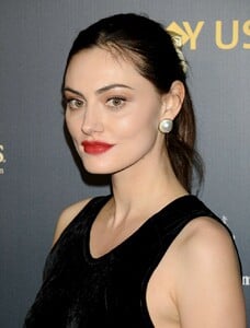 phoebe-tonkin-2019-g-day-usa-in-la-9.jpg